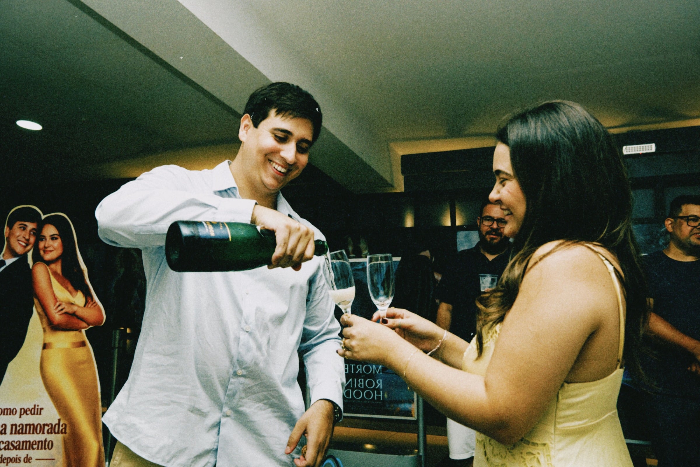 Ana e Guima brindando juntos